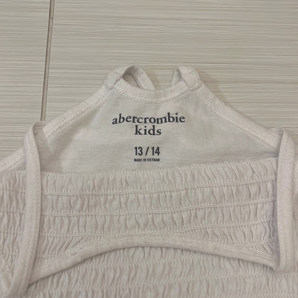 Abercrombie girls white tank top. - Picture 3 of 3